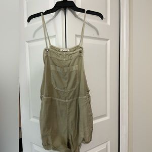 Billabong romper size medium